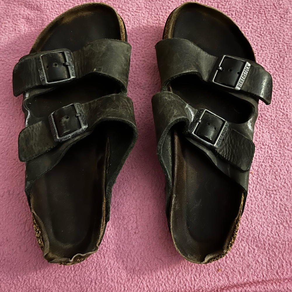 BEATEN UP LEATHER BIRKENSTOCK SANDALS
